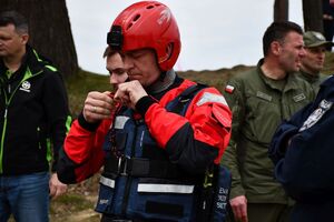 Policjanci oraz inne osoby podczas doskonalenia