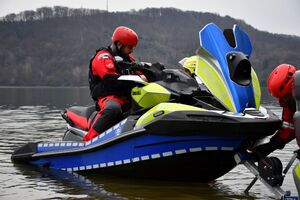 Policjanci oraz inne osoby podczas doskonalenia