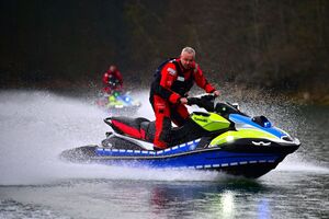 Policjanci oraz inne osoby podczas doskonalenia