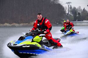 Policjanci oraz inne osoby podczas doskonalenia