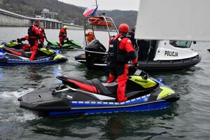 Policjanci oraz inne osoby podczas doskonalenia