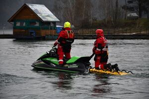 Policjanci oraz inne osoby podczas doskonalenia