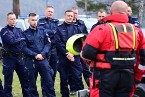 Policjanci oraz inne osoby podczas doskonalenia