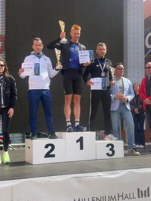 policjant podczas zawodów