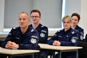 Funkcjonariusze podczas uroczystego zakończenia szkolenia