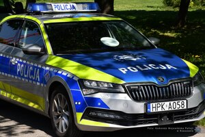 Policyjny radiowóz ruchu drogowego
