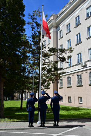 Podkarpaccy policjanci podczas obchodów Dnia Flagi Rzeczypospolitej Polskiej