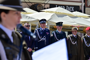 Podkarpaccy policjanci podczas obchodów Dnia Flagi Rzeczypospolitej Polskiej