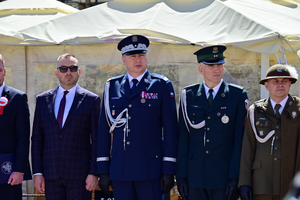 Podkarpaccy policjanci podczas obchodów Dnia Flagi Rzeczypospolitej Polskiej