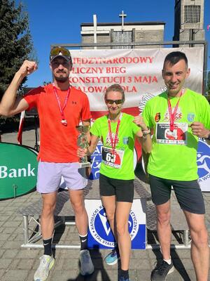 Uczestnicy biegu na mecie