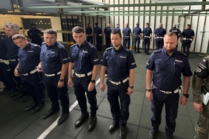 Policjanci tuż przed konkurencją strzelania na strzelnicy Oddziału Prewencji Policji w Rzeszowie.