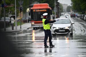 Policjanci podczas eliminacji