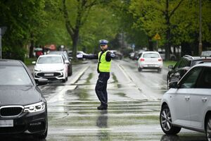Policjanci podczas eliminacji