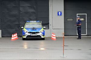 Policjanci podczas eliminacji