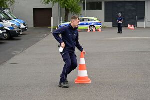Policjanci podczas eliminacji
