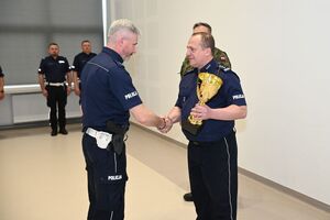 Policjanci podczas eliminacji