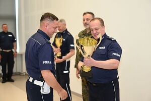 Policjanci podczas eliminacji