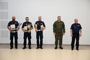 Policjanci podczas eliminacji