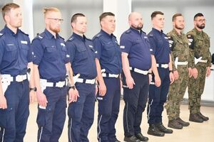 Policjanci podczas eliminacji