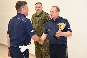 Policjanci podczas eliminacji