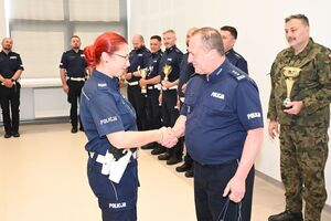 Policjanci podczas eliminacji