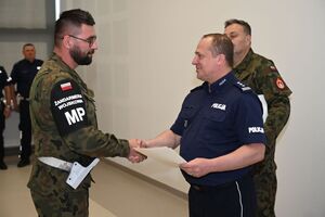 Policjanci podczas eliminacji