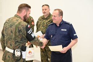 Policjanci podczas eliminacji