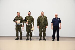 Policjanci podczas eliminacji