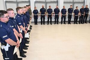 Policjanci podczas eliminacji