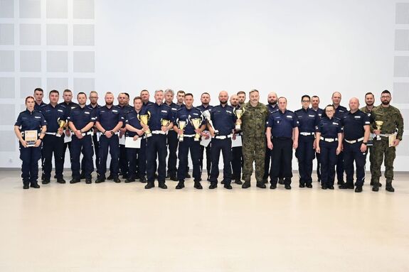 Policjanci podczas eliminacji