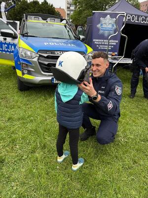 Policjanci uczestniczący w pikniku