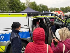 Policjanci uczestniczący w pikniku