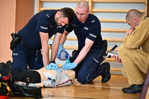 Uczestnicy podczas wojewódzkiego finału zawodów ratowników policyjnych