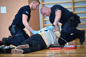 Uczestnicy podczas wojewódzkiego finału zawodów ratowników policyjnych