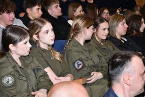 Osoby oraz funkcjonariusze podczas wydarzenia „Defence and Security Forum”