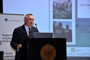 Osoby oraz funkcjonariusze podczas wydarzenia „Defence and Security Forum”