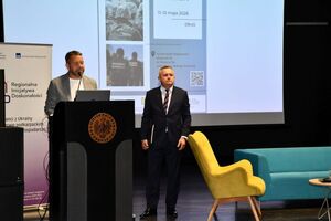 Osoby oraz funkcjonariusze podczas wydarzenia „Defence and Security Forum”