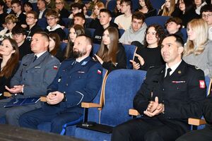 Osoby oraz funkcjonariusze podczas wydarzenia „Defence and Security Forum”