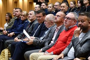 Osoby oraz funkcjonariusze podczas wydarzenia „Defence and Security Forum”