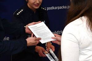 Osoby oraz funkcjonariusze podczas wydarzenia „Defence and Security Forum”