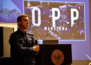 Osoby oraz funkcjonariusze podczas wydarzenia „Defence and Security Forum”