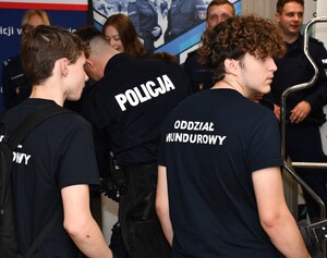 Osoby oraz funkcjonariusze podczas wydarzenia „Defence and Security Forum”