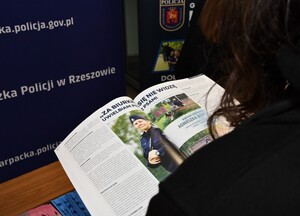 Osoby oraz funkcjonariusze podczas wydarzenia „Defence and Security Forum”