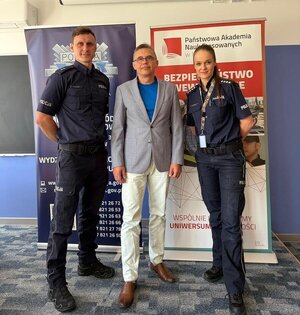 Policjanci Sekcji Doboru KWP w Rzeszowie promowali służbę w Policji wśród studentów w Krośnie