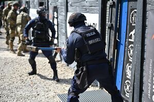 Policjanci podczas szkolenia