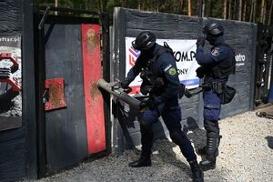 Policjanci podczas szkolenia