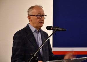 zgromadzeni na sali konferencyjnej uczestnicy konferencji