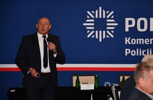 zgromadzeni na sali konferencyjnej uczestnicy konferencji