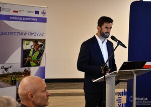 zgromadzeni na sali konferencyjnej uczestnicy konferencji