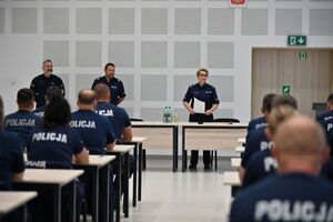 Funkcjonariusze podczas uroczystego zakończenia szkolenia aspiranckiego
